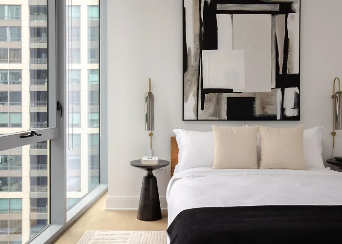 Premier Penthouses And With Captivating Views Of Millennium Park Apartment *